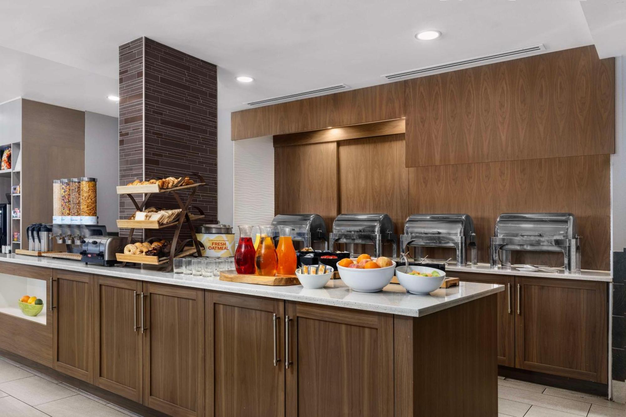 Hilton Garden Inn Calgary Airport Zewnętrze zdjęcie